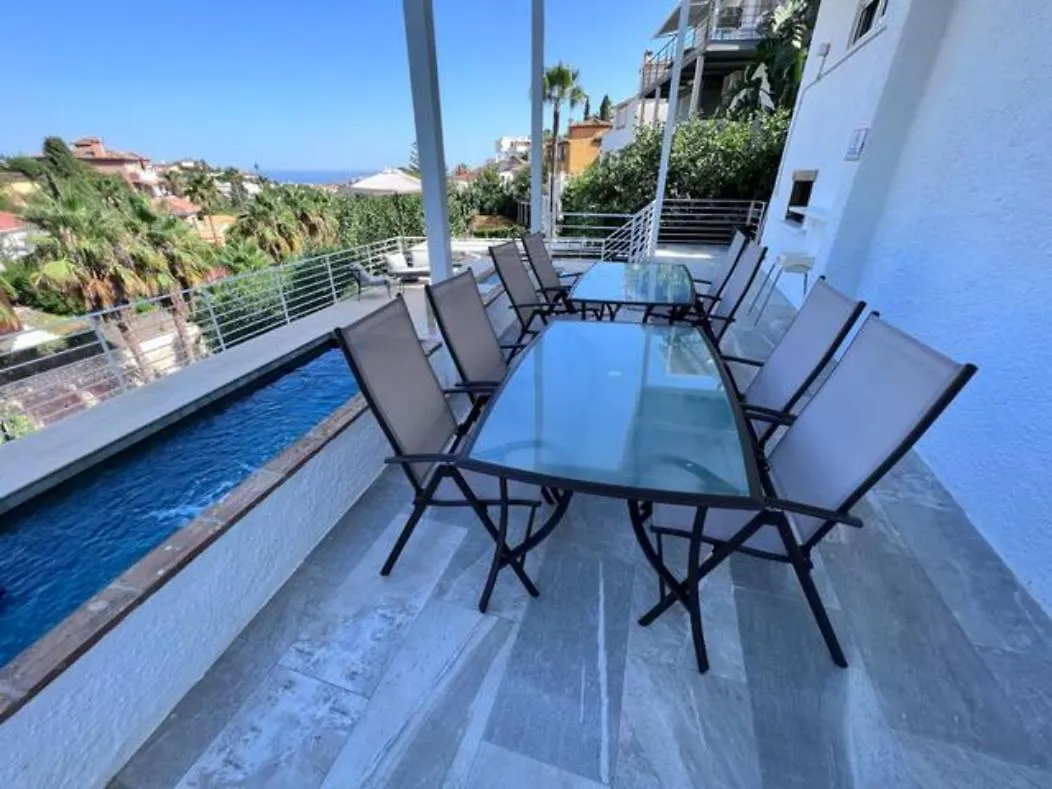 Appartement C Dans Une Villa Avec Piscine Chauffee & Jacuzzi, Chauffe En Extra Benalmadena Apartment